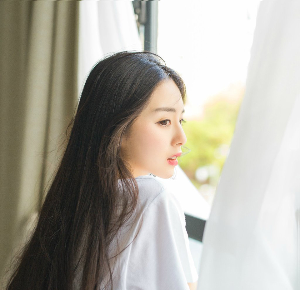 “我刘璝，今天就要反了！”刘璝站起身来，扭头看向周围已经围过来的一众将士道：“没什么冠冕堂皇的理由，只因为刘璋淫我妻子，更和那贱人暗谋害我，不反，我将再无生路，与旁人无关，诸位自可坐壁上观。”